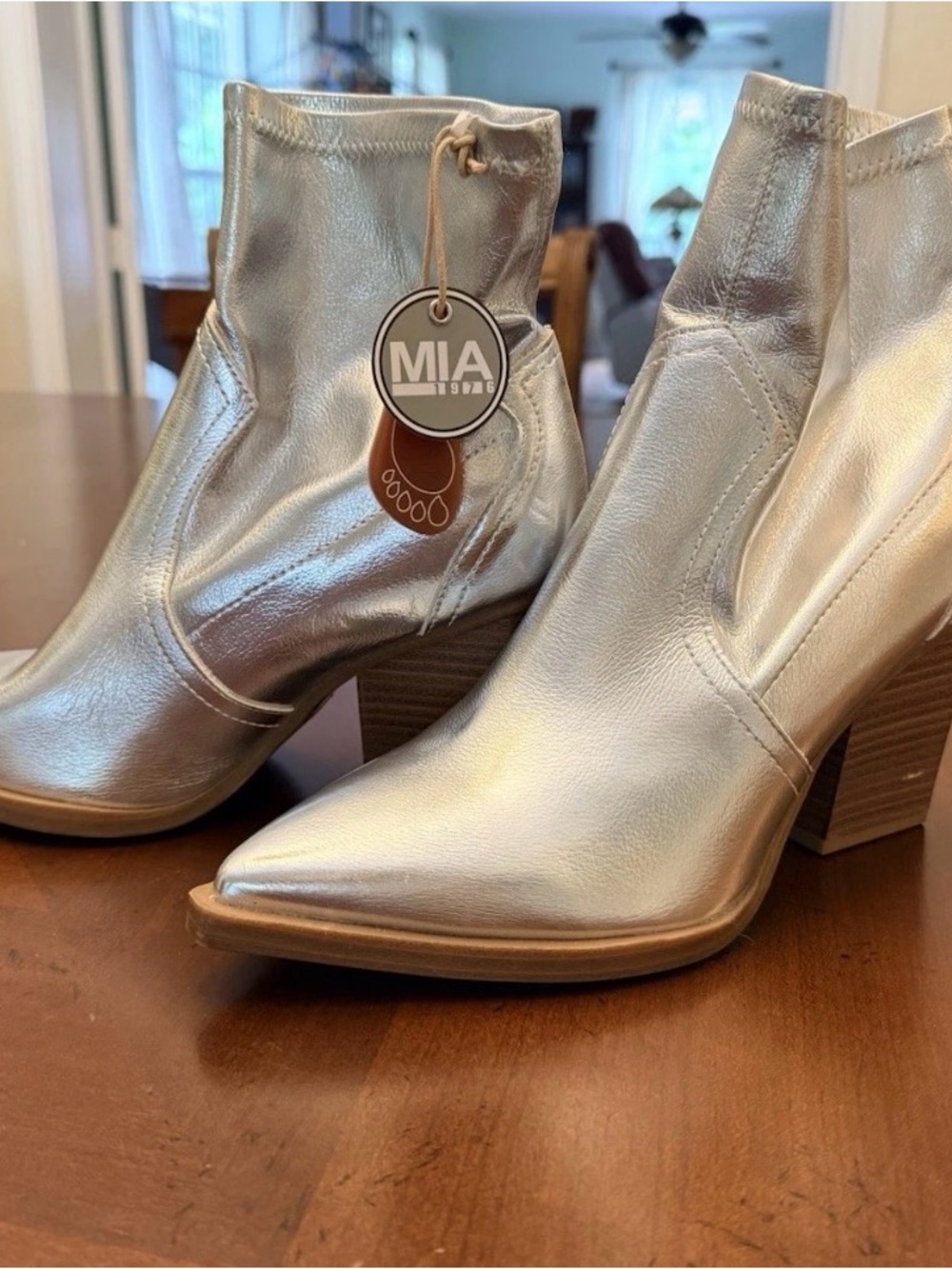 MIA Prairie Silver Metallic Western Ankle Boots Women’s Size 8 NWT
